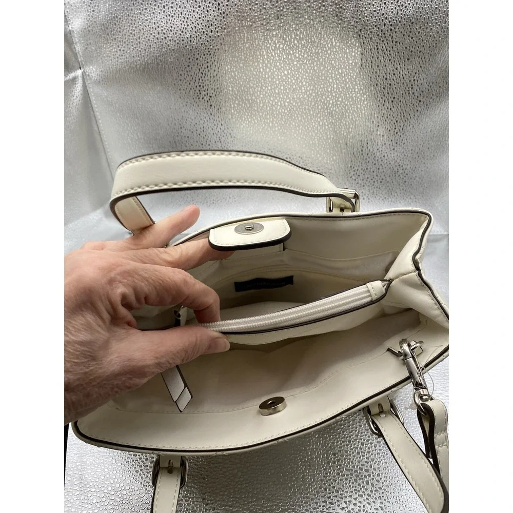 Liz Claiborne‎ Ivory Quilted Flower Accent Satchel Bag Magnetic Zip Closure